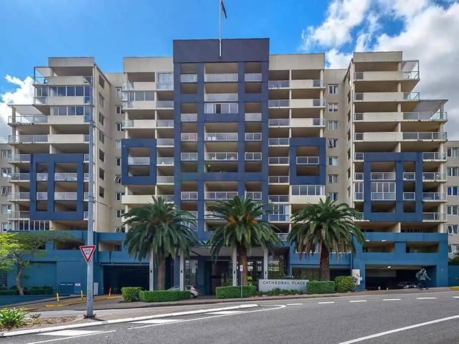 Retro Chic Vibes, Tropical Pool & Prime Location * Brisbane